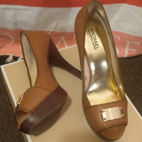 MMK Classic Platform Leather High Heels Namesake Embossed Open Toe Slip-on Pumps - Picture 1 of 17